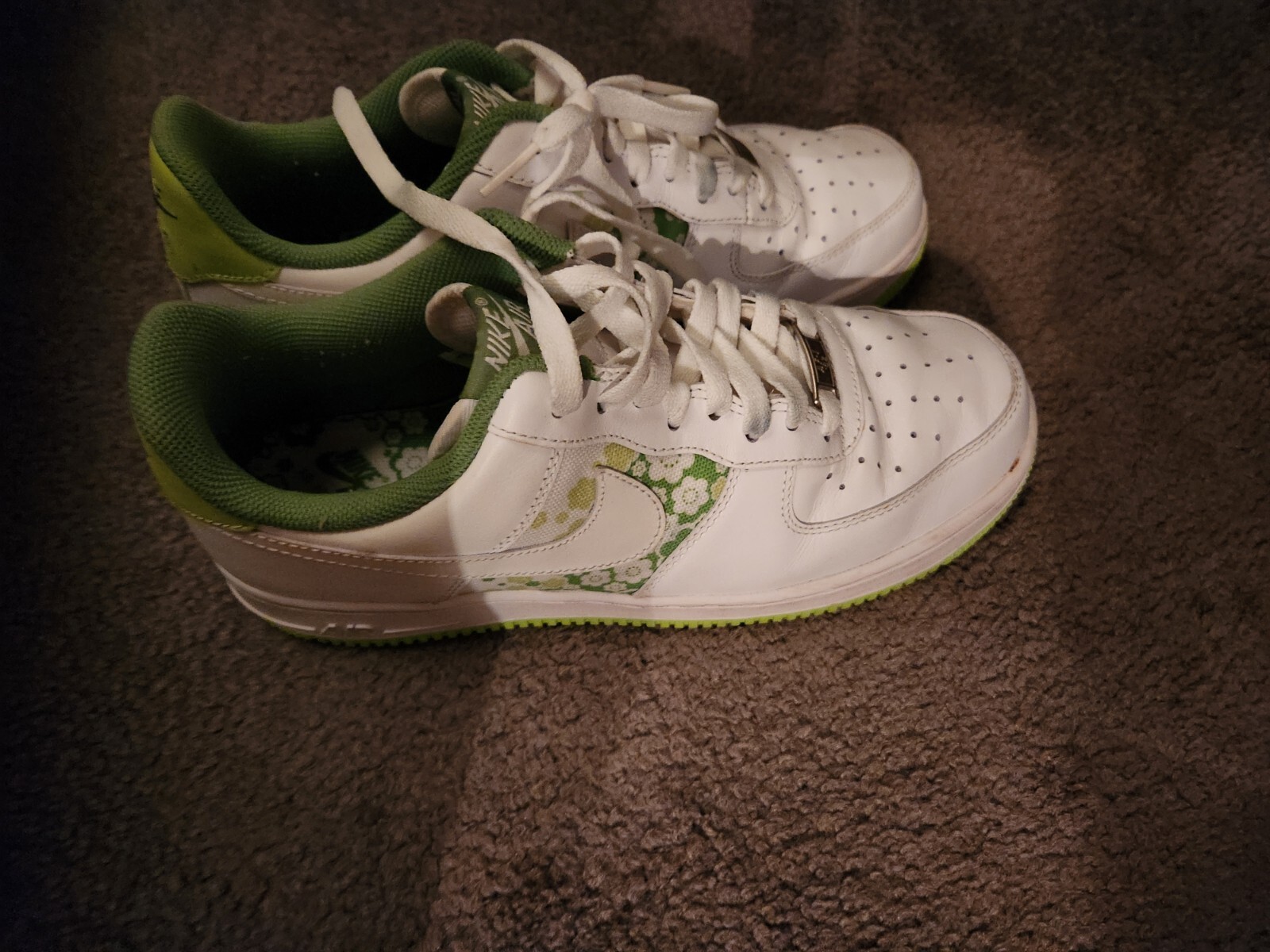 Womens Nike Air Sneakers Size 10