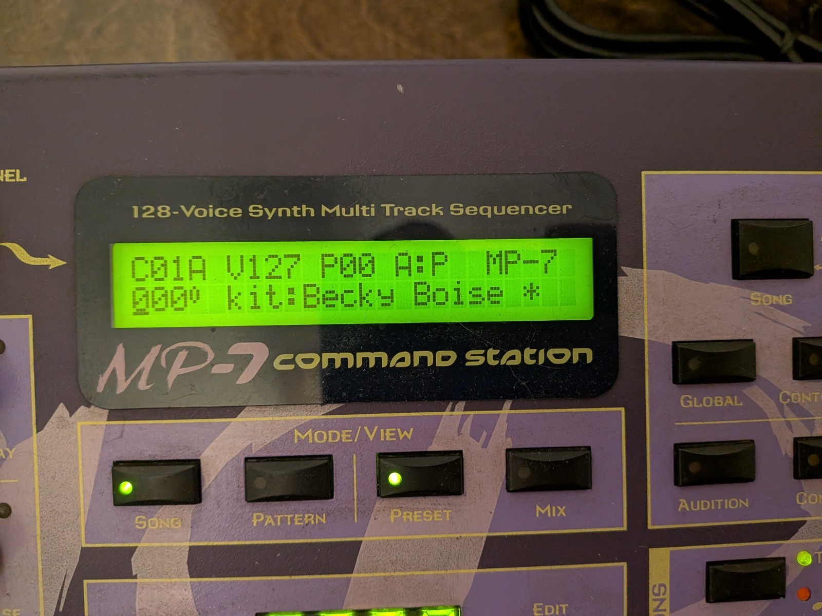 Emu MP-7 Command Station Synth Drum-Machine Groovebox with PHATT rom - works!