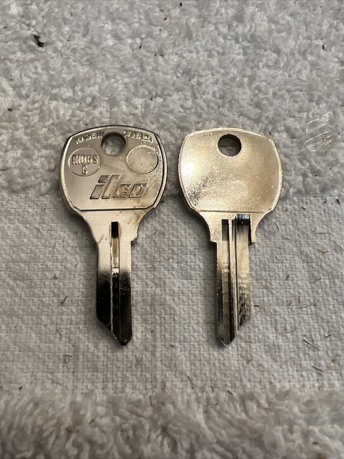 Lot of 2 New Key Blank Ilco N1069G for Desk Furniture Uncut Locksmith