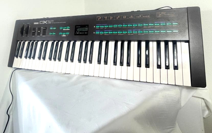 Yamaha DX21 Digital FM Synthesizer 61-Key Vintage 1985 MIDI Tested Working Japan