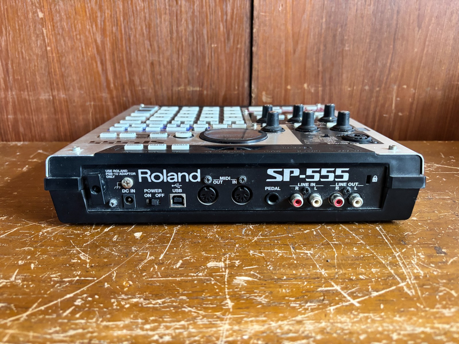Roland SP-555 Creative Sampler with Performance Effects w/ power supply