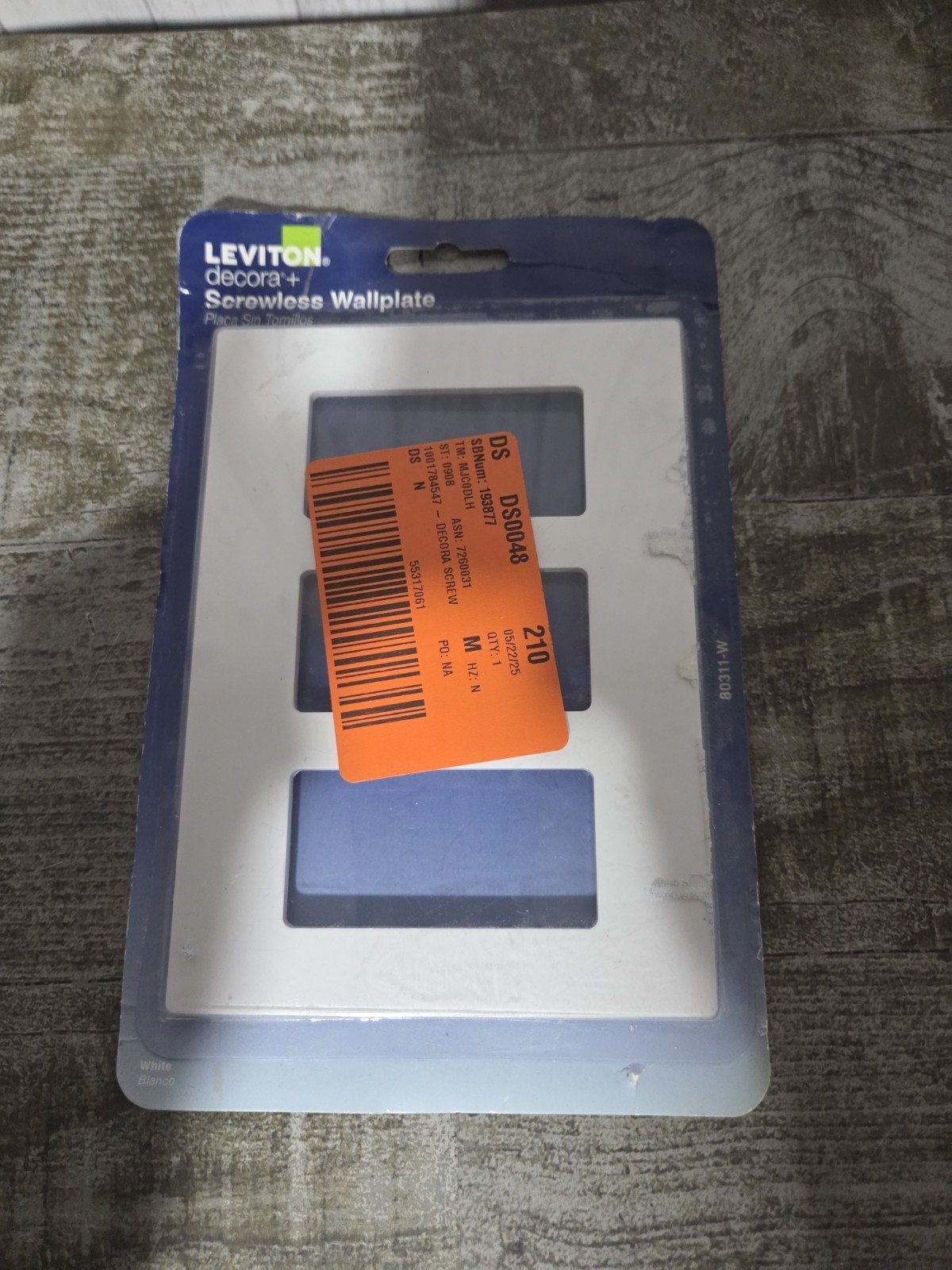 3-Gang Decora Plus Screwless Wallplate, Snap-On Mount, White Leviton