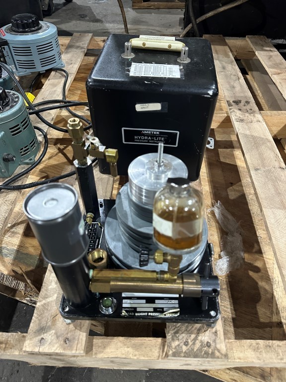 AMETEK BL-4 PORTABLE DEAD WEIGHT PRESSURE TESTER