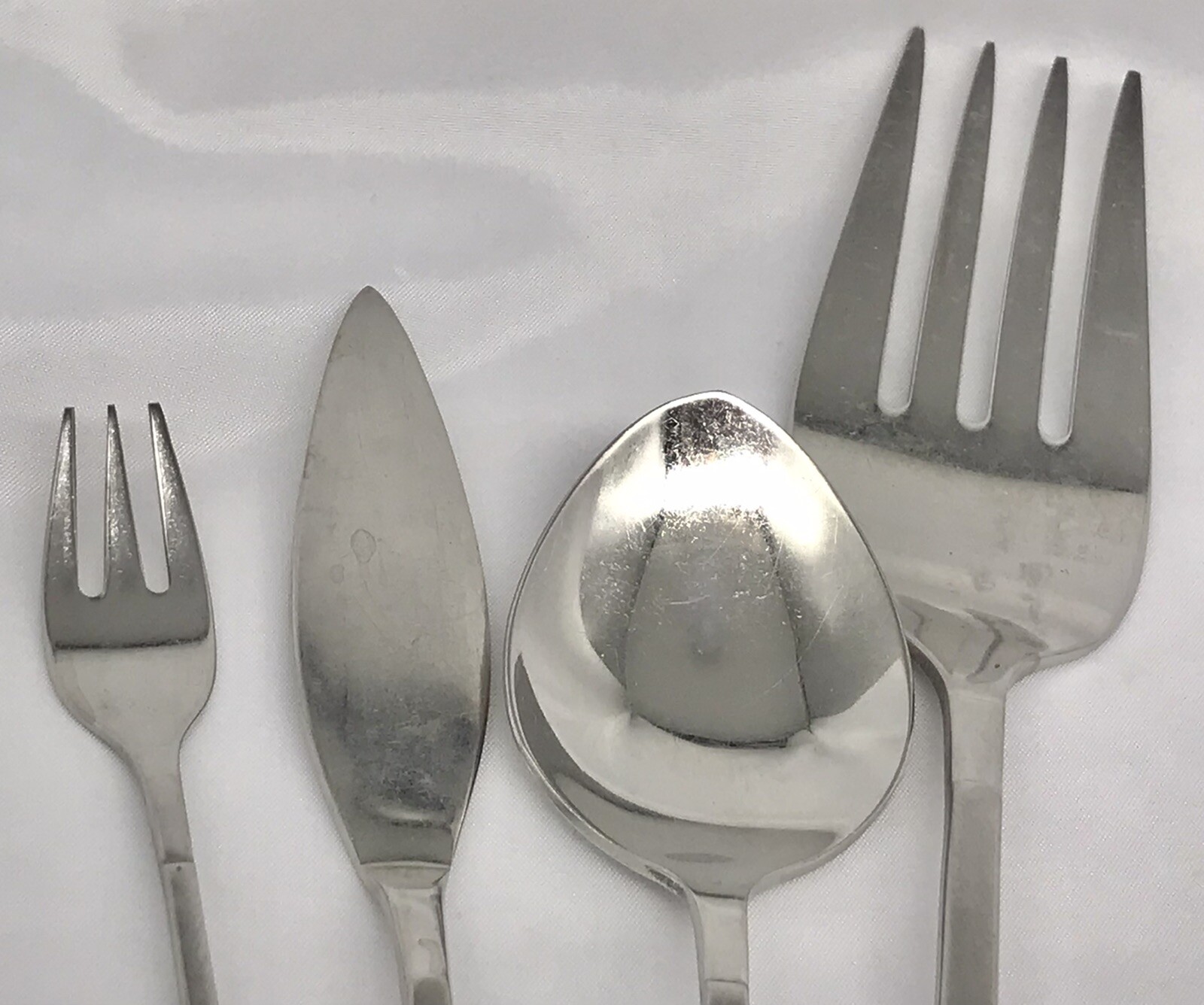 4 Piece Oneida Community Stainless Vignette Serving Lot