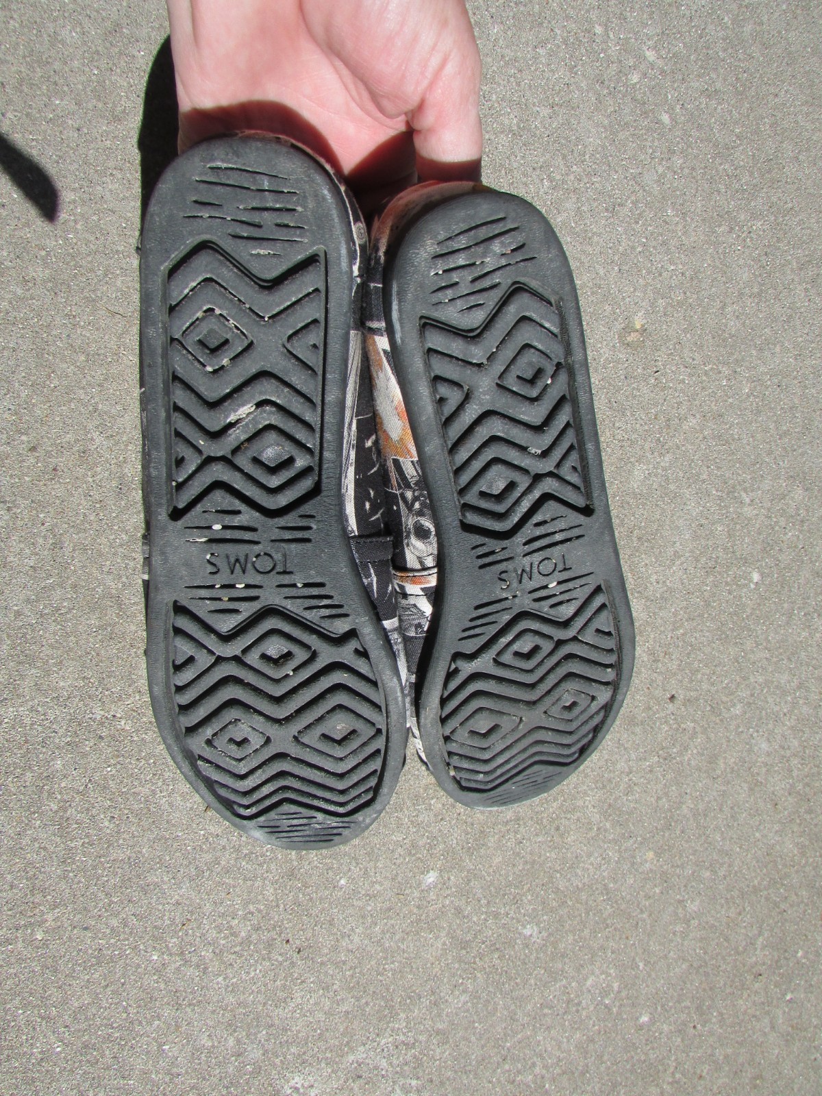 TOMS Star Wars X Black Gray Fabric Slip On Flat Shoes Size W 7.5 (38) Comfort