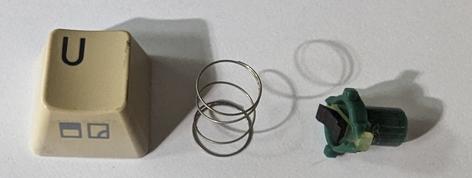 Commodore 128 (not D version) replacement 'U' keycap w/plunger and spring