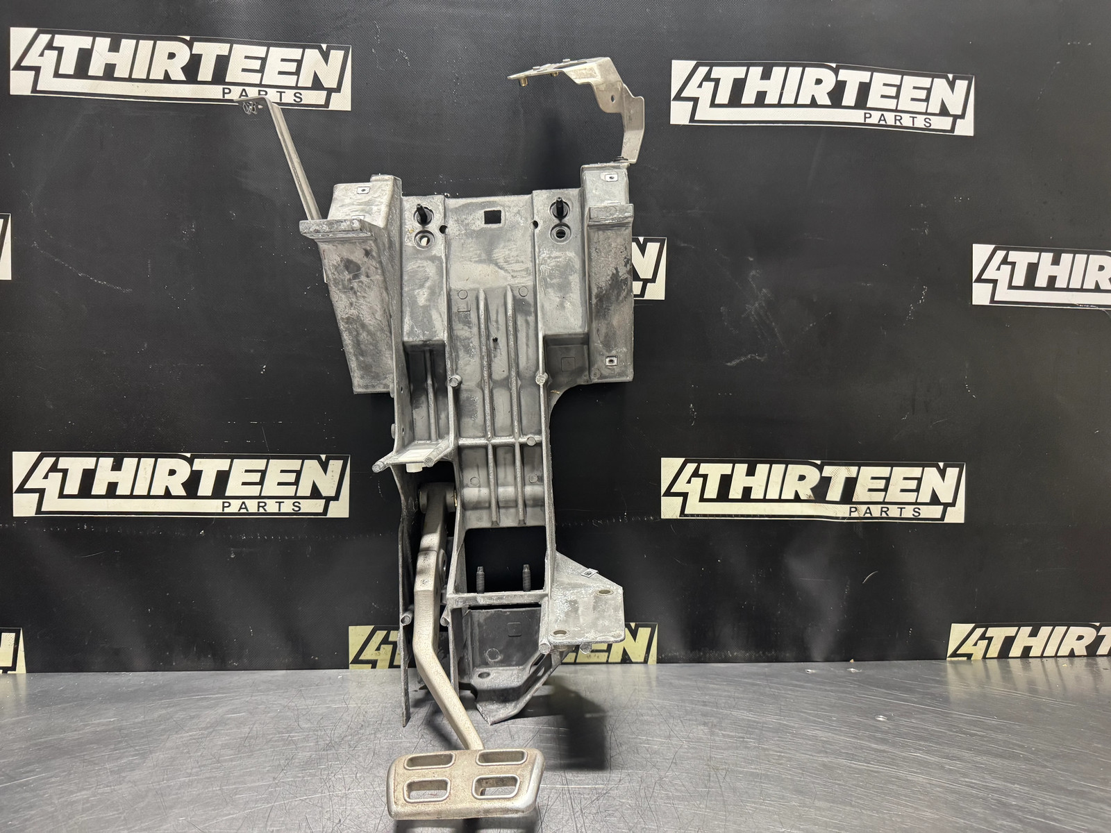 1997-2004 C5 CORVETTE AUTOMATIC PEDAL ASSEMBLY 10400213 #N507