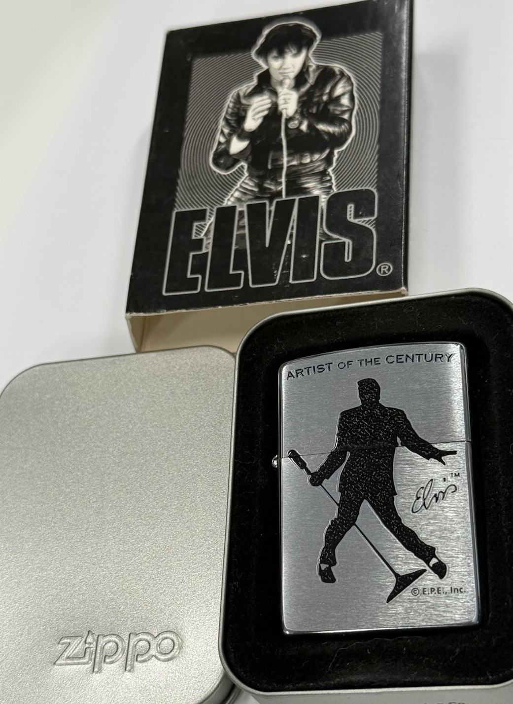 ZIPPO 2000 ELVIS PRESLEY STANDING ARTIST OF CENTURY LIGHTER UNFIRED IN BOX C850