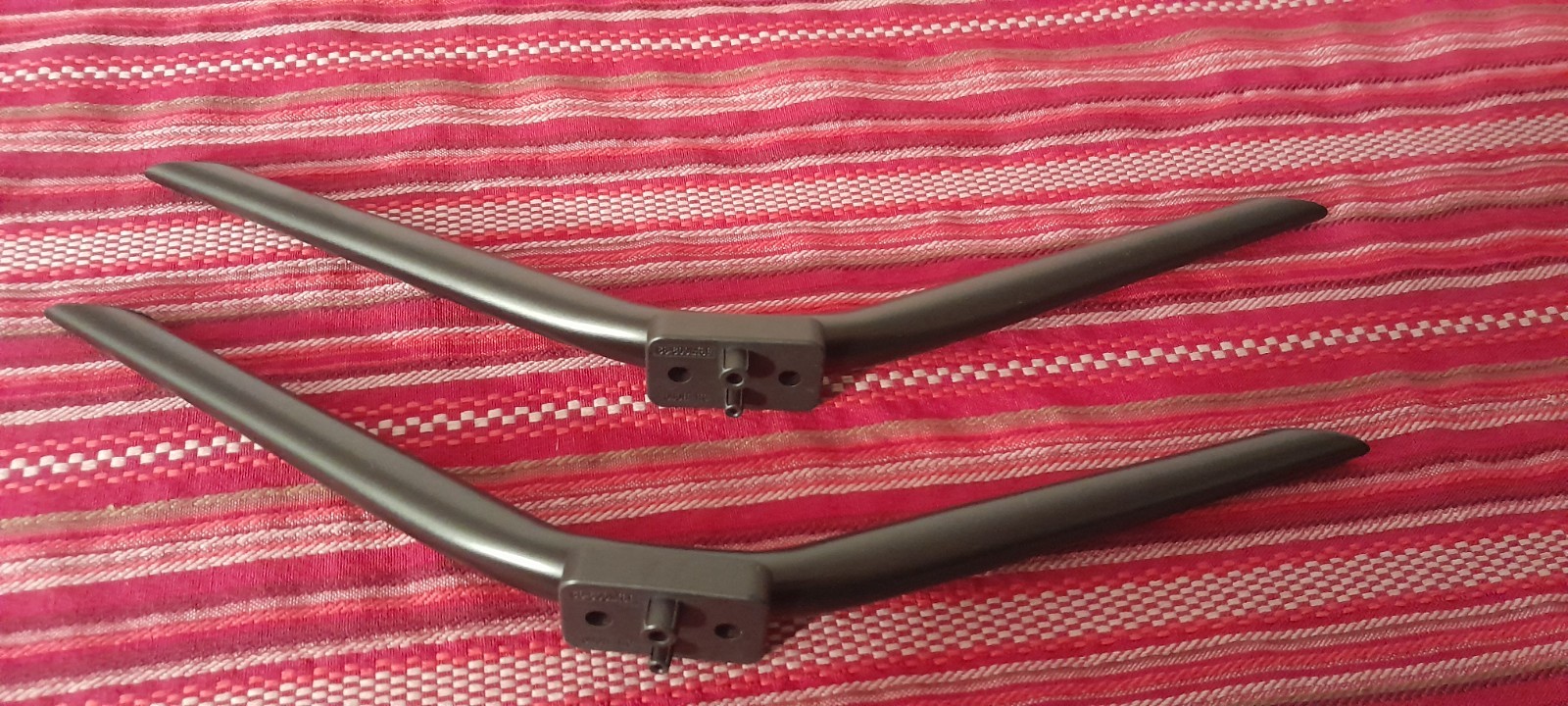 Philips 70PUL7553/F7 68-600M8F-0S0H Tv stand legs has screws I SHIP FAST