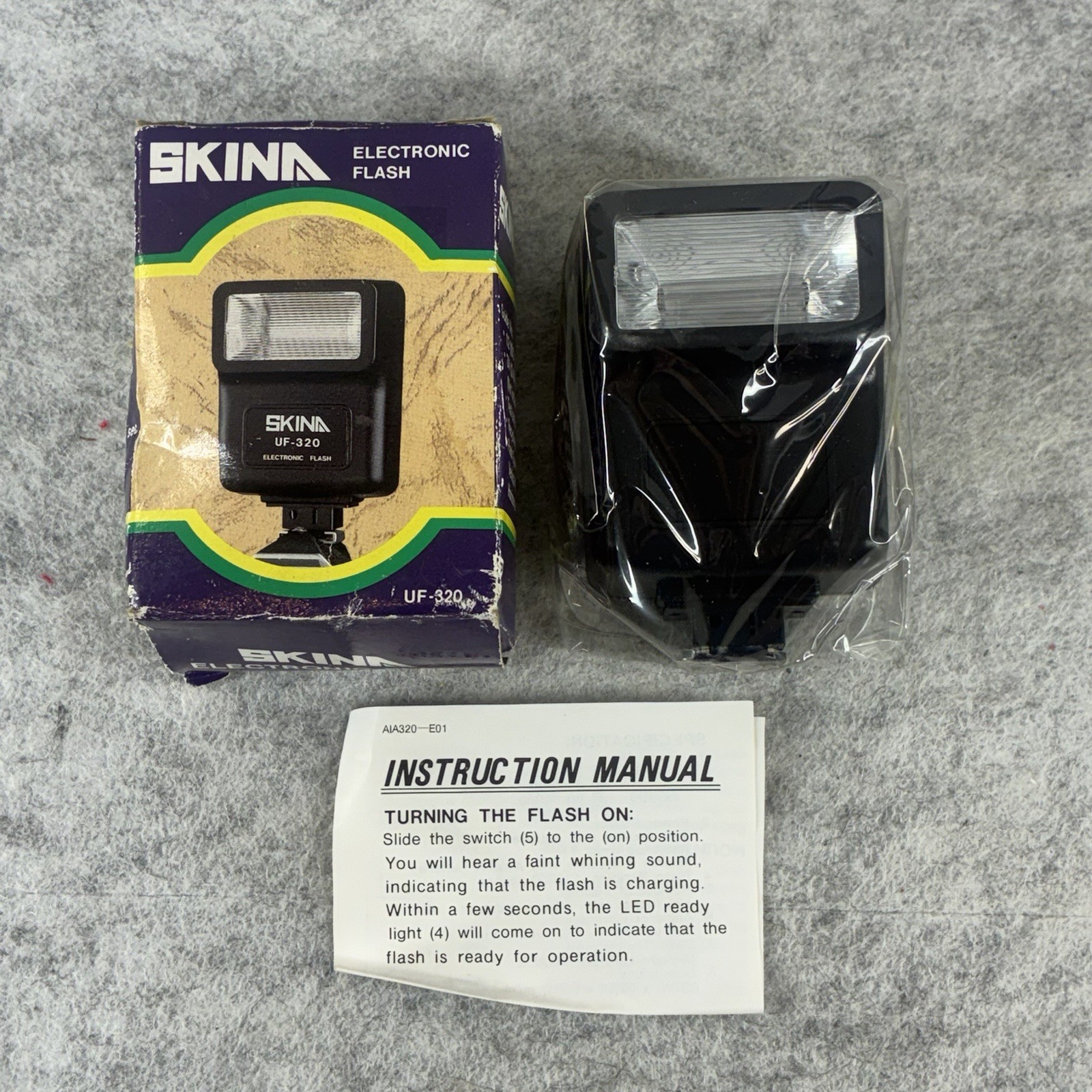 Skina Electronic Flash UF-320 - New Old Stock