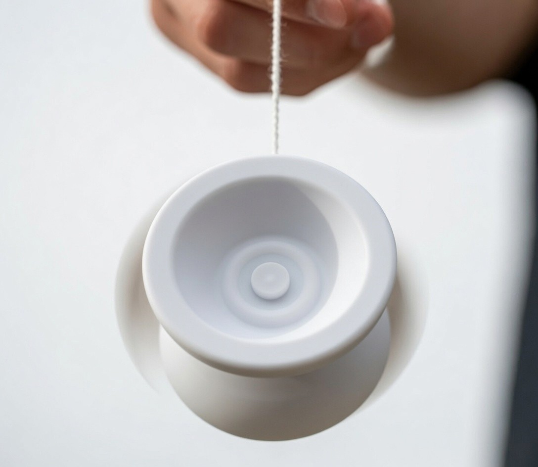 Luftverk - Plastic Peak , Matte White, Designed by CLYW & Jeffery Pang