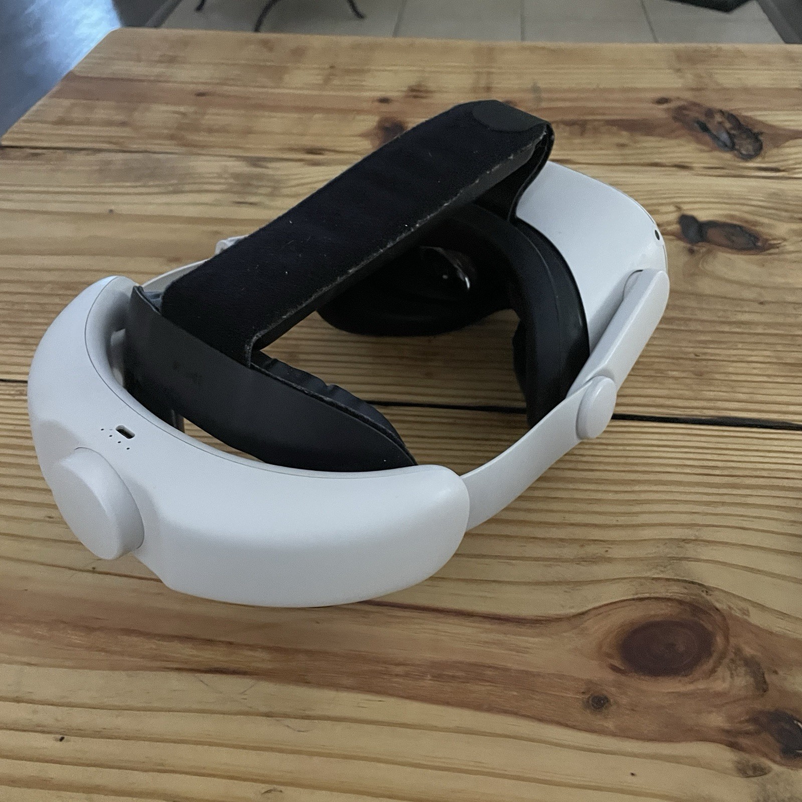 ORIGINAL Oculus Quest 2, KIWI Headset Strap & Extended Battery Kit, With Charger