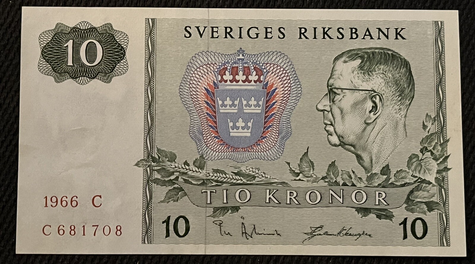 Uncirculated 1966 Sweden 10 Kronor Banknote