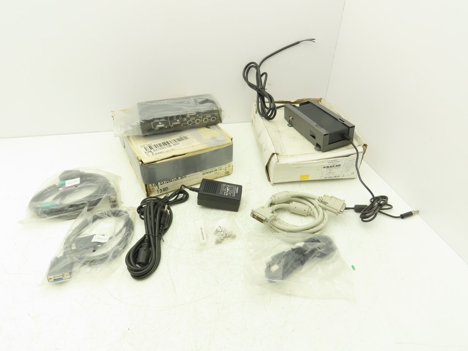 Black Box ACU1028A CAT5 KVM Extender ServSwitch Local Box Only And Cords