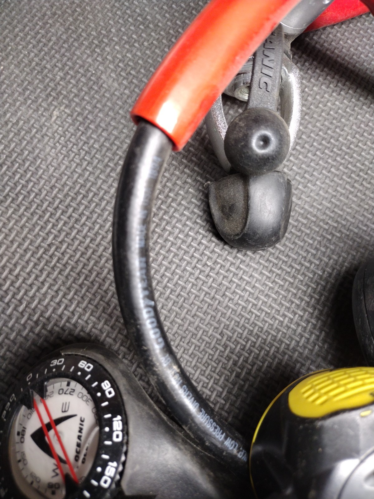 Aqualung and Oceanic Regulator FREE SHIPPING