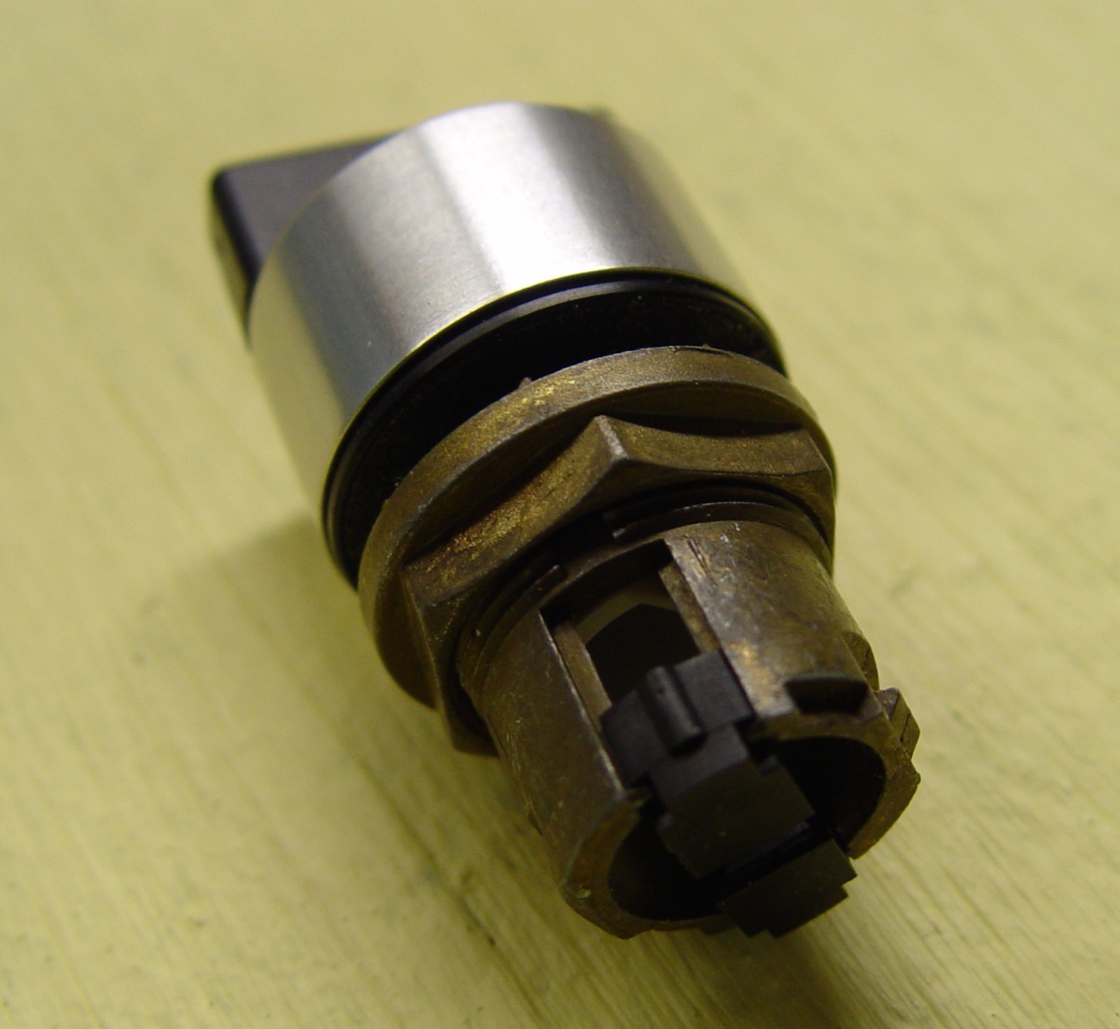 New Allen-Bradley 800EM-SR22 spring return selector switch (black)