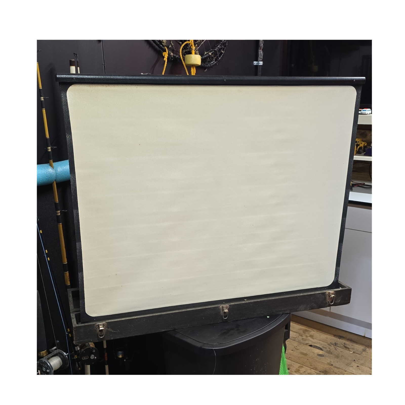 Holiday M-1000 8mm Movie Projector & Britelite Truvision Screen Set