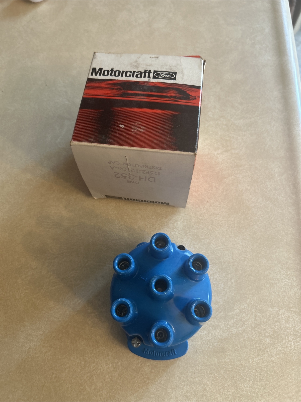NOS Motorcraft DH-352  Distributor Cap -  New Old Stock D5FZ-12106-A