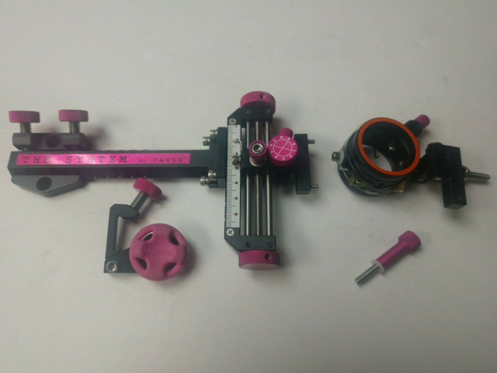 4" DAVIS TARGET SIGHT- Double knob-5.75 -black/pink knobs-scope .010 green.