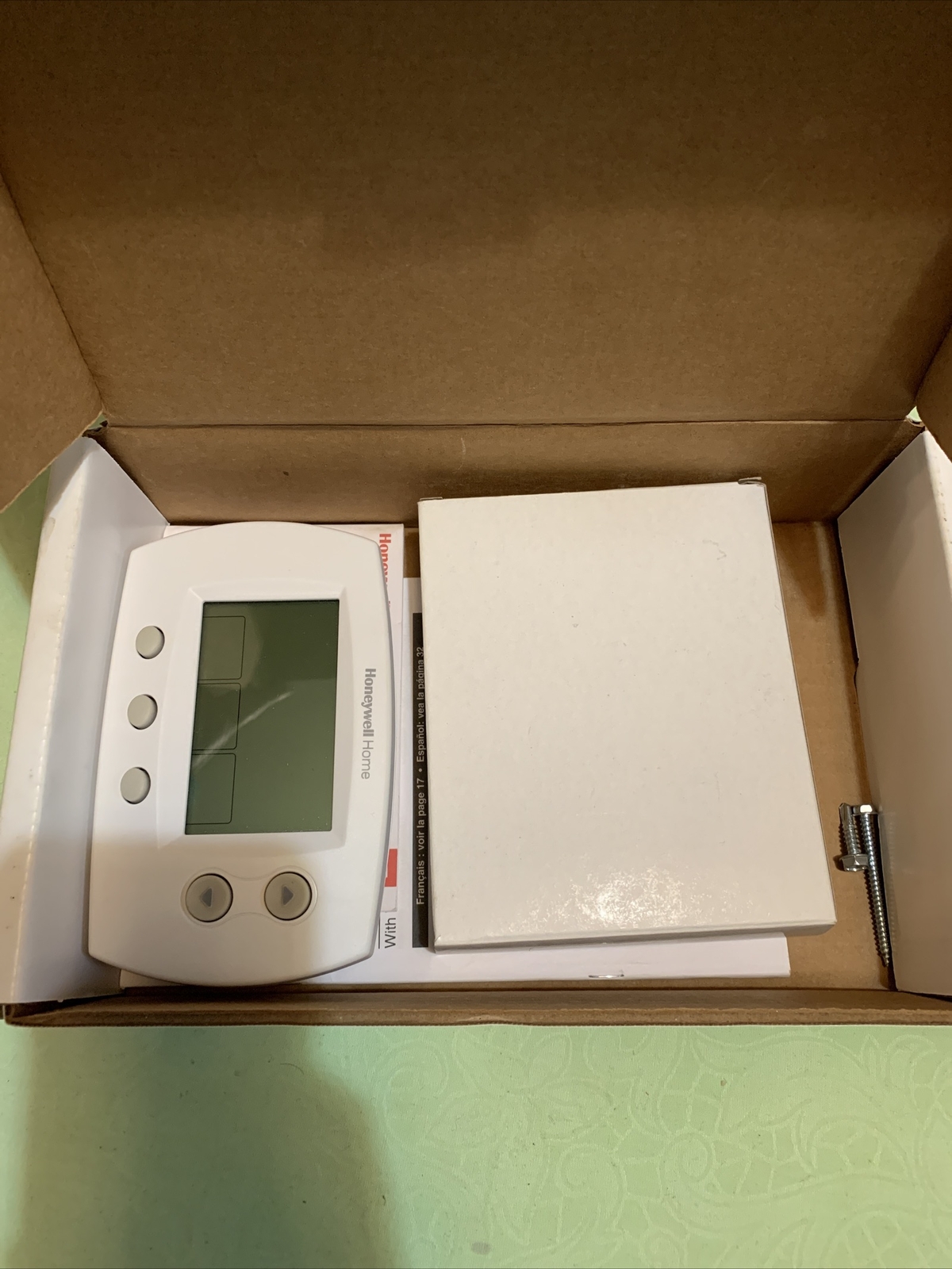 Honeywell YTH5320R1025 Wireless Non-Programmable FocusPRO Kit with Wireless Adap