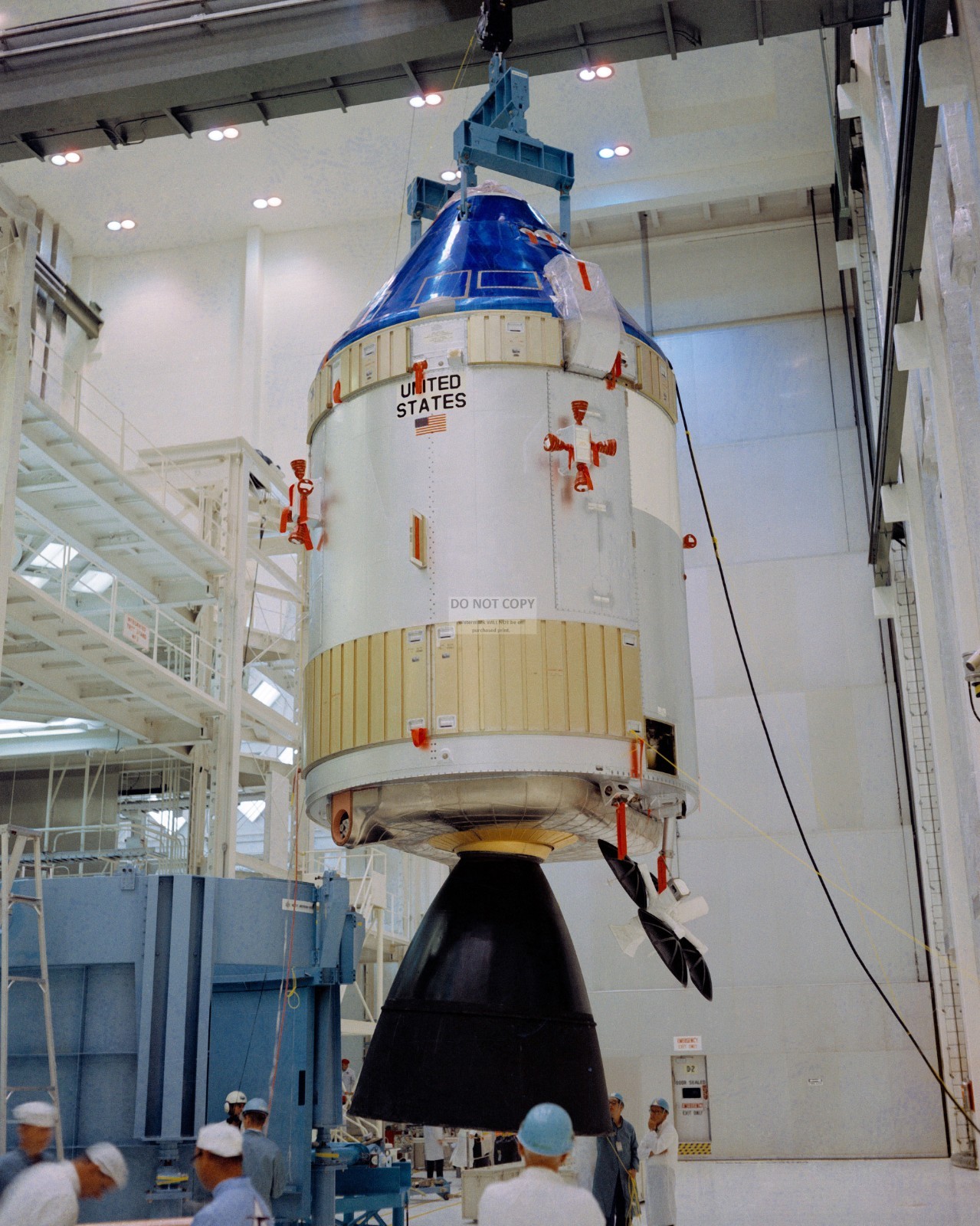APOLLO 10 COMMAND/SERVICE MODULES IN VAB - 8X10 NASA PHOTO (ZZ-438)