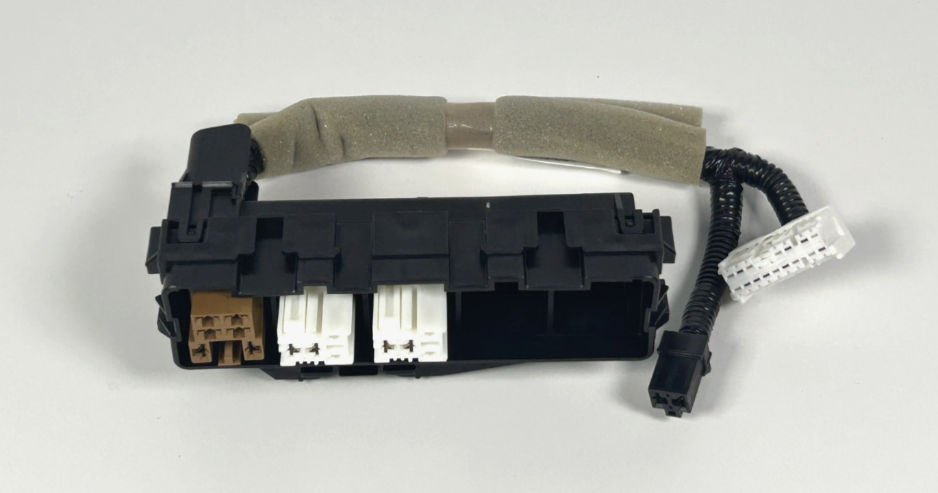 2013-19 Nissan Pathfinder Liftgate Left Side Relay Junction Block 241683KA0A OEM