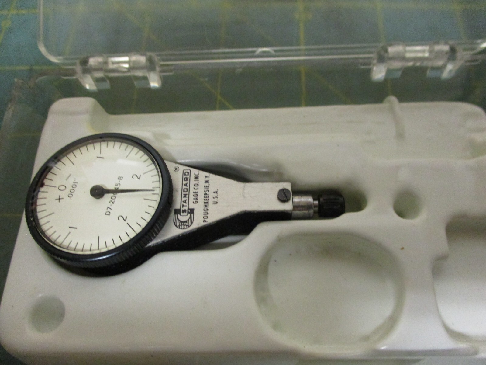 MACHINIST TOOL * DIAL INDICATOR * STANDARD GAGE C0 * D7-20045-B * 0.0001