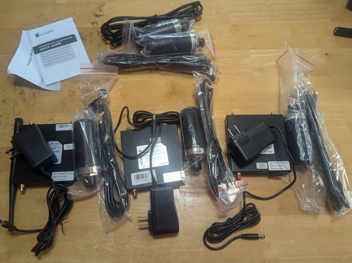 Lot of 3 x Hongdian H8956-4GSPT Cellular Wifi Routers w Antennas plus Extra