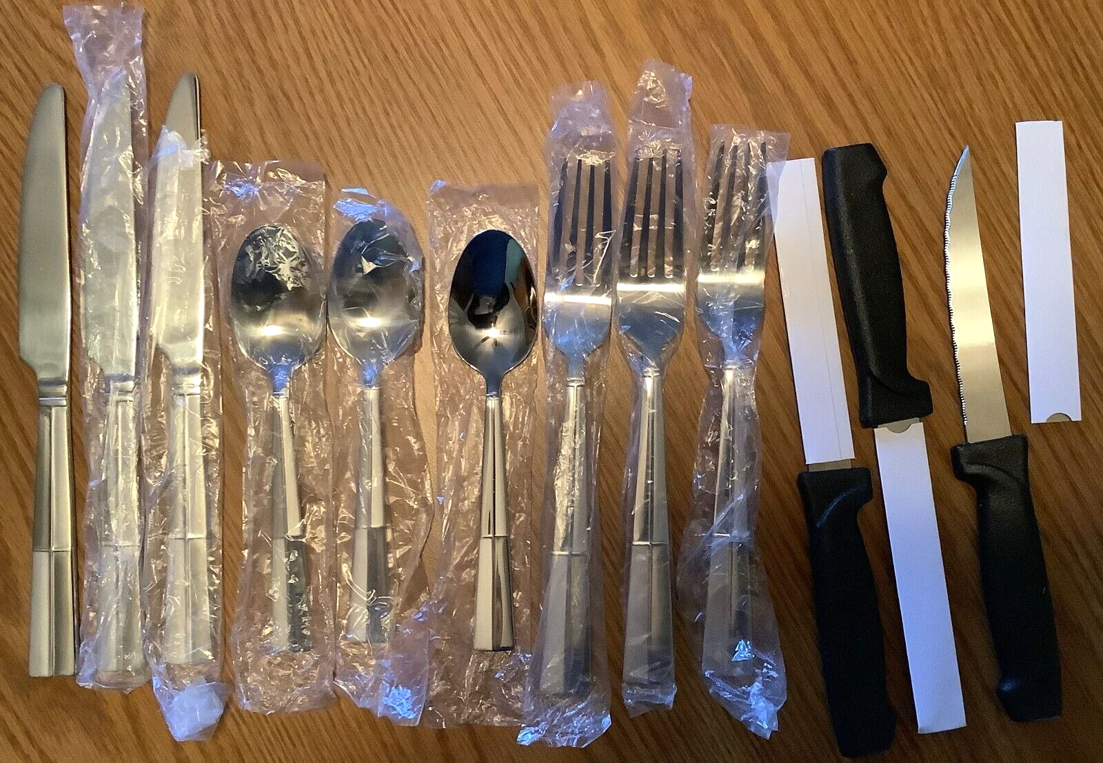 Pfaltzgraff - Arabesque Frost / 12-Piece Stainless Flatware Silverware Set