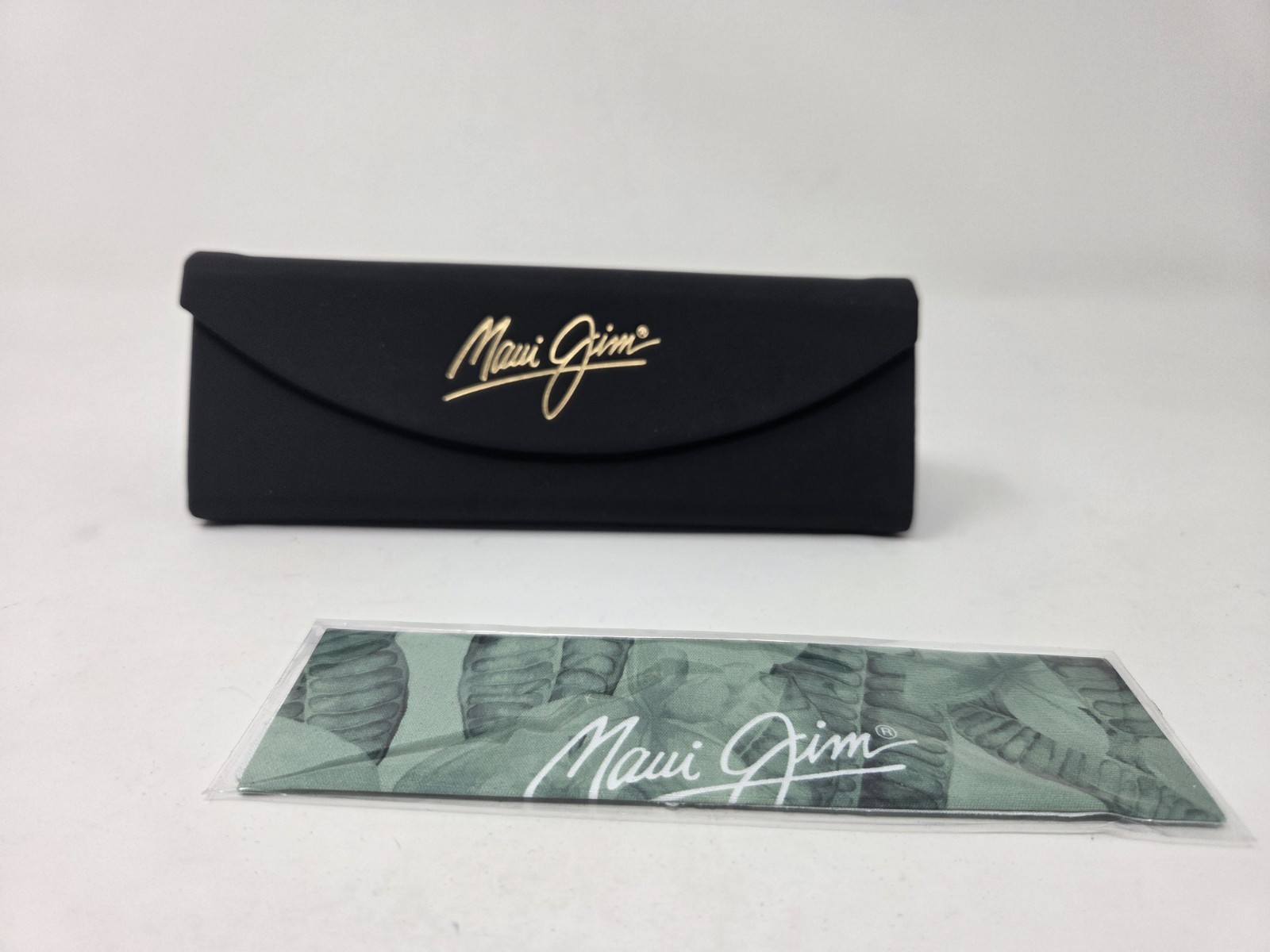 Maui Jim Folding Magnetic Sunglasses Case w/Cleaning Cloth- Small- NEW