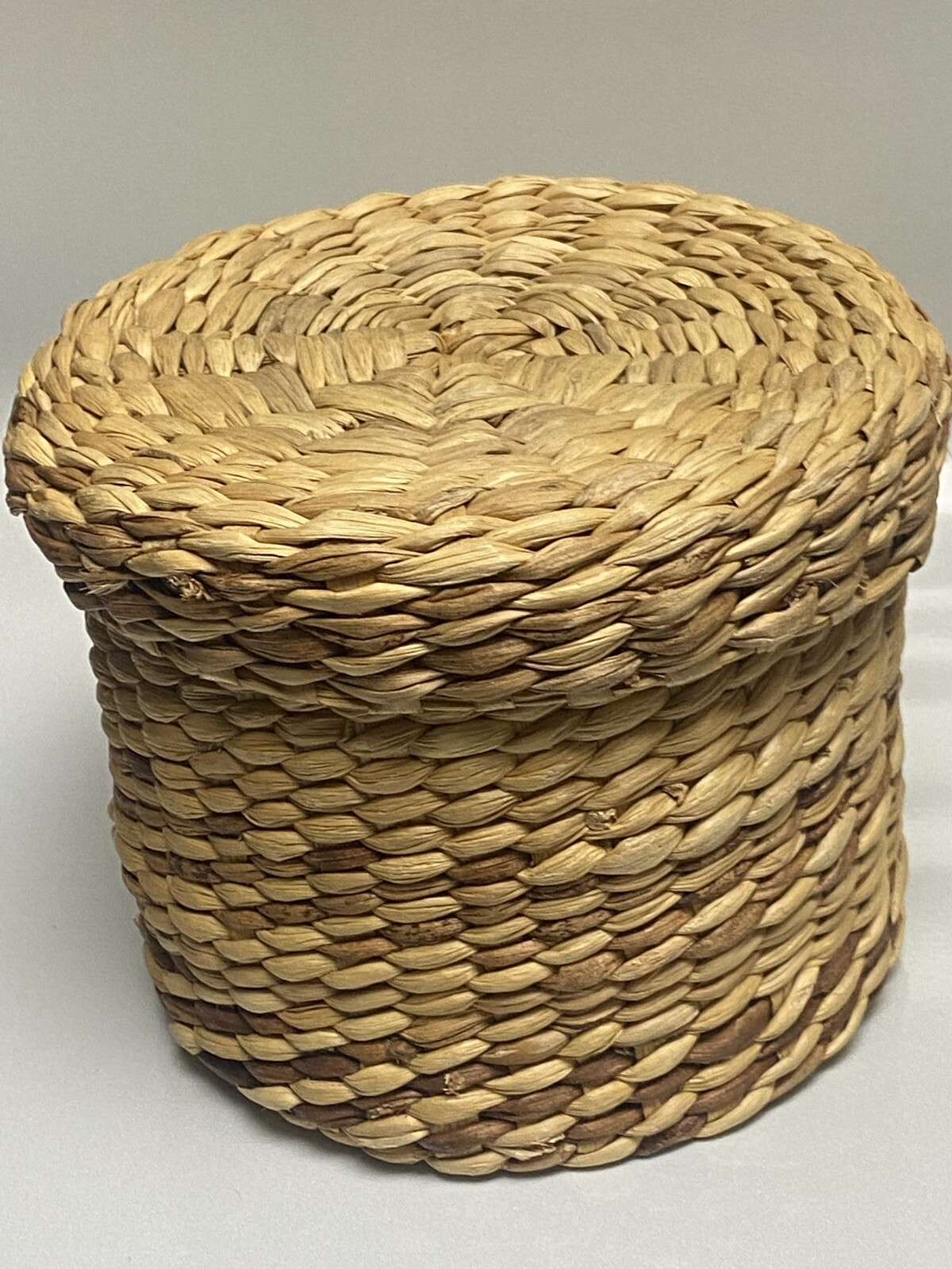 Vintage Handmade Basket Canister Lidded Box 7” Minty Rare