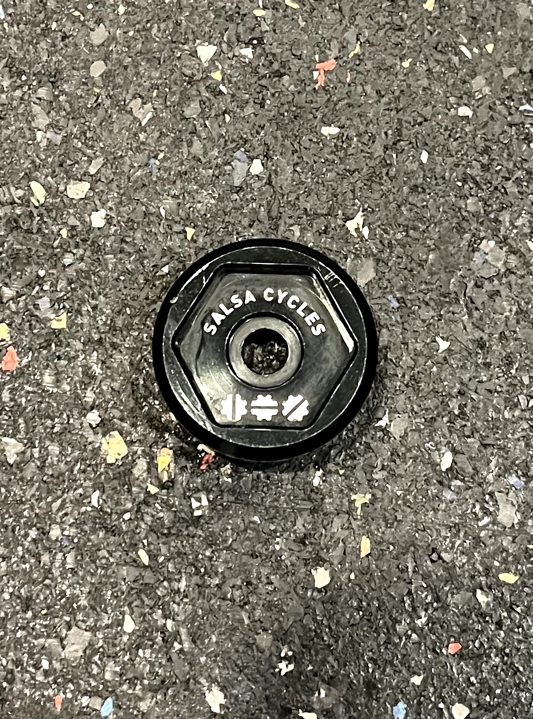 Salsa Cycles Split Pivot Dropout Tool Top Cap Black