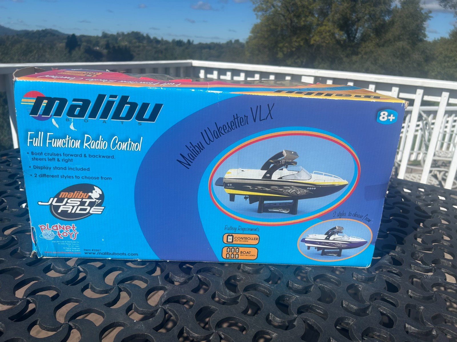 FULL FUNCTION 2006 MALIBU WAKESETTER, RC BOAT With Box, Instructions, and Stand