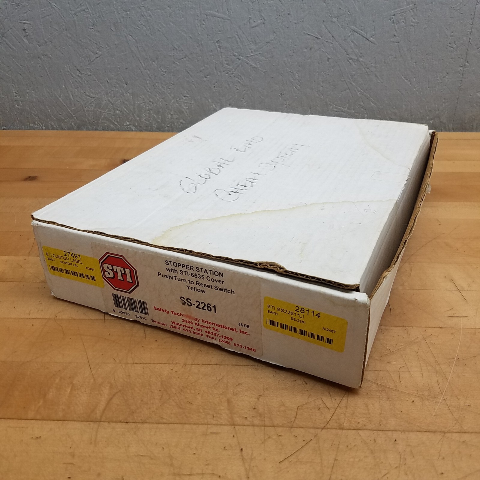 STI SS-2261 STOPPER STATION w/STI-6535 Push/Turn To Reset Switch, Yellow. - NEW