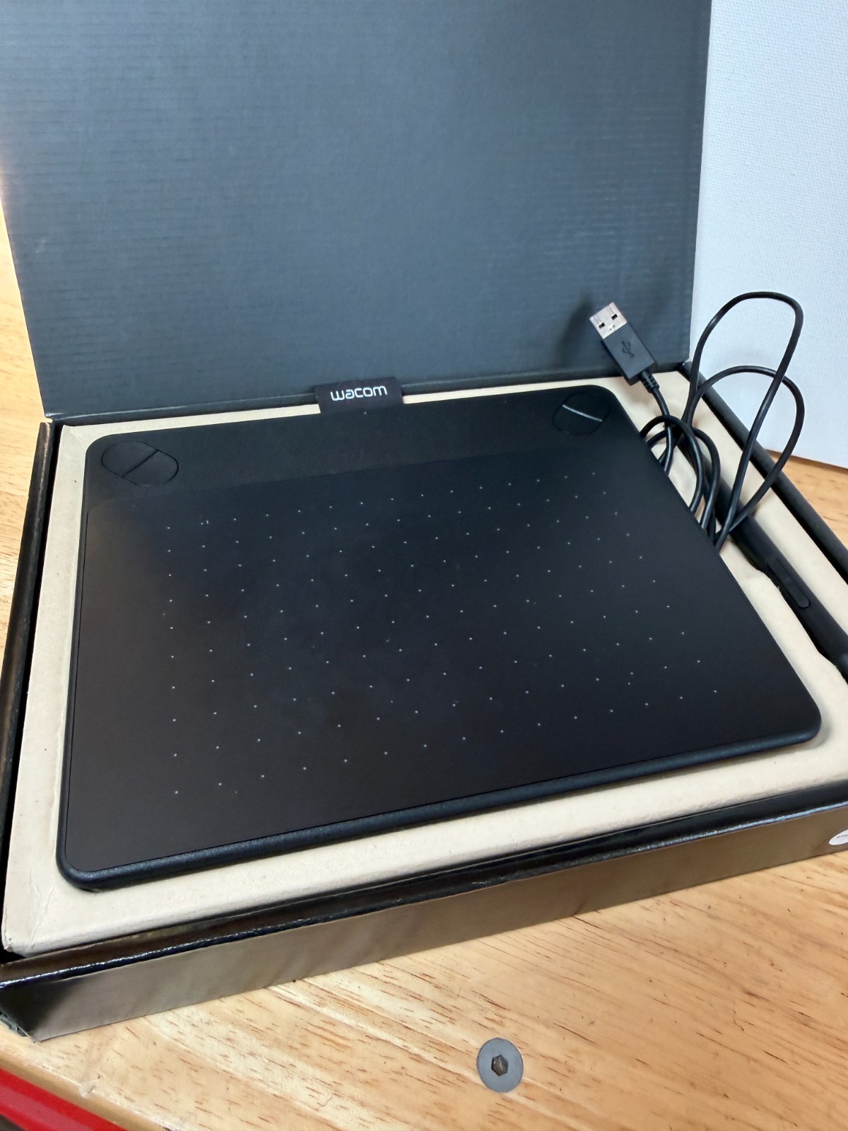 Wacom Intuos pen and touch small black tablet CTH-490