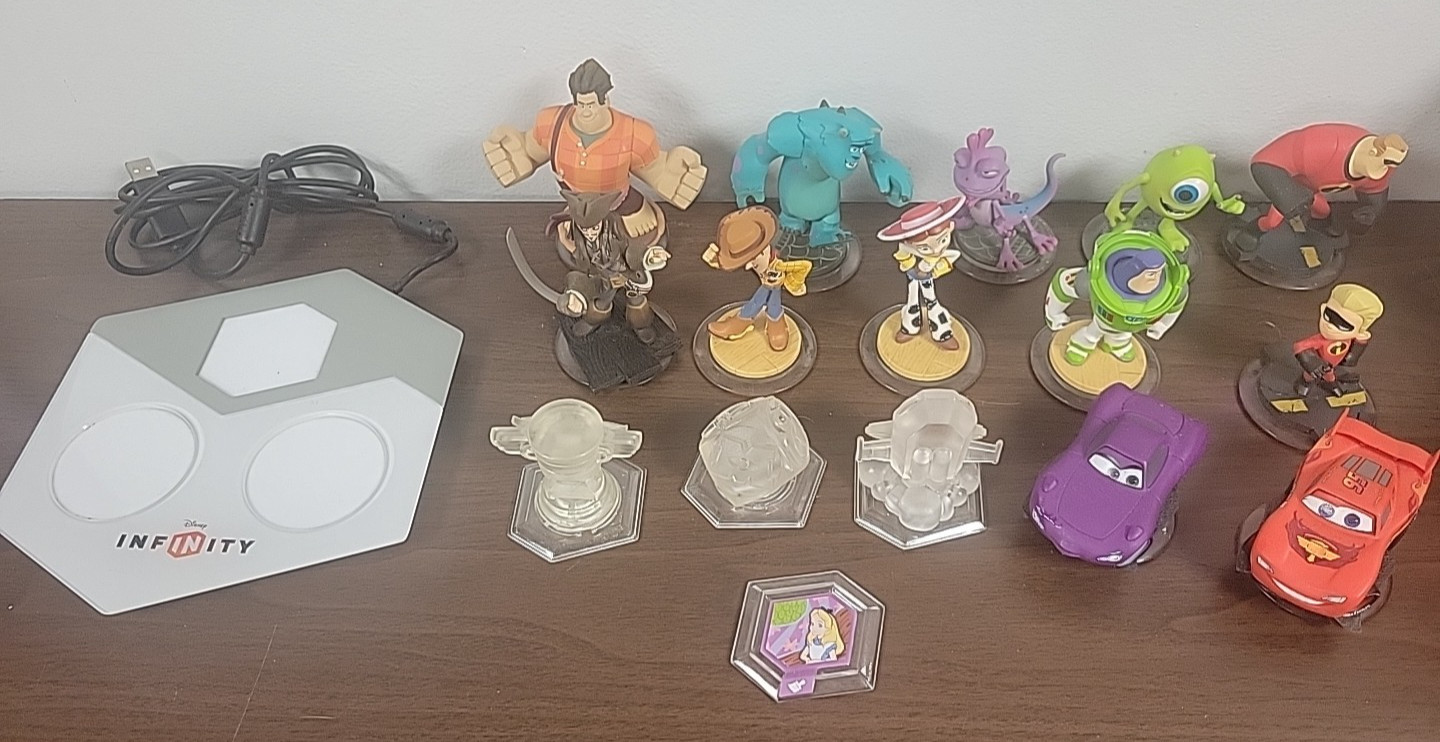 17 Piece Disney Infinity Lot - Woody, Buzz, Monsters, INC & More