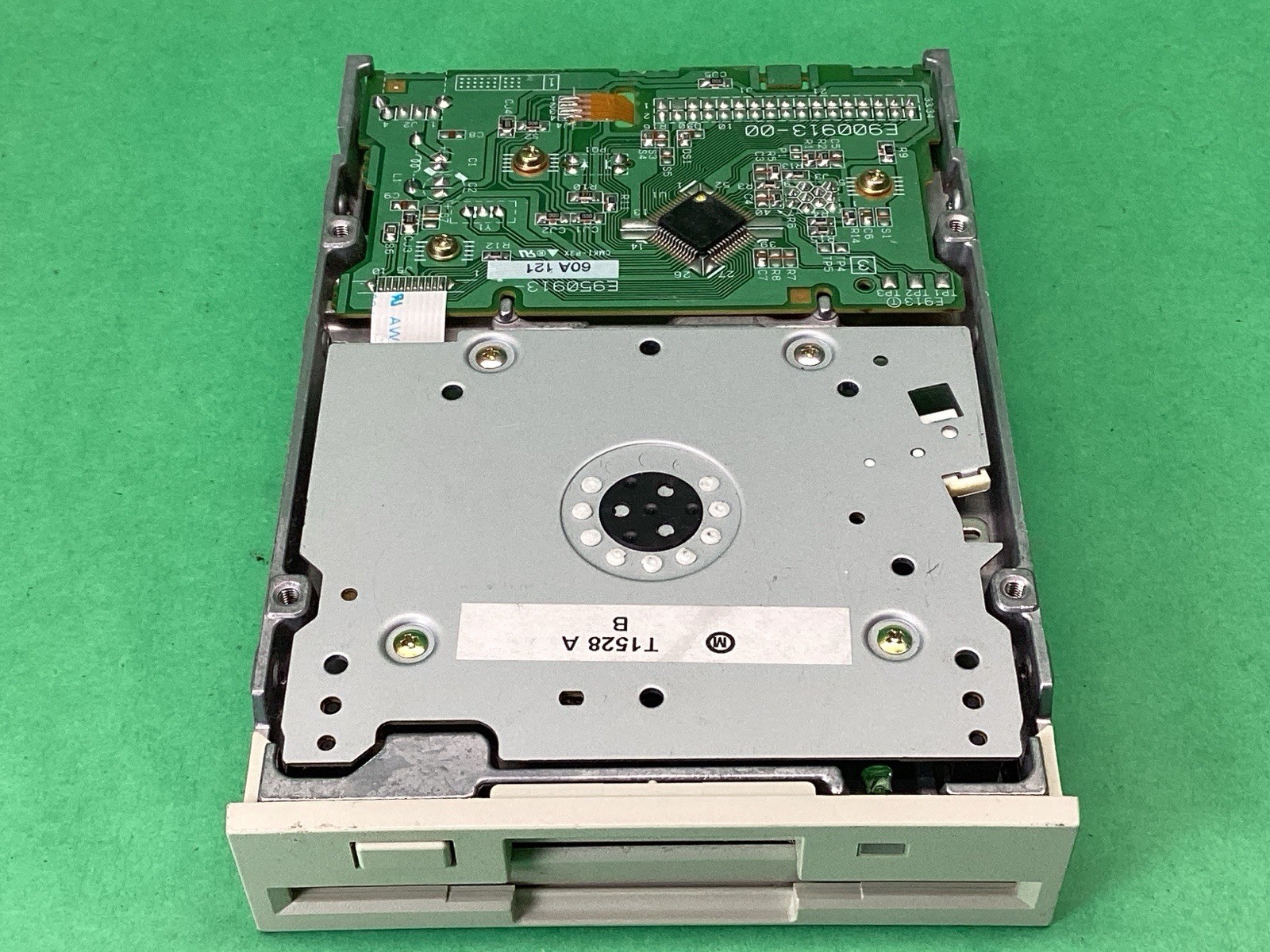 TEAC FD-235HF 3.5” Floppy Internal Beige Disk Drive - 193077B2-91 - UNTESTED
