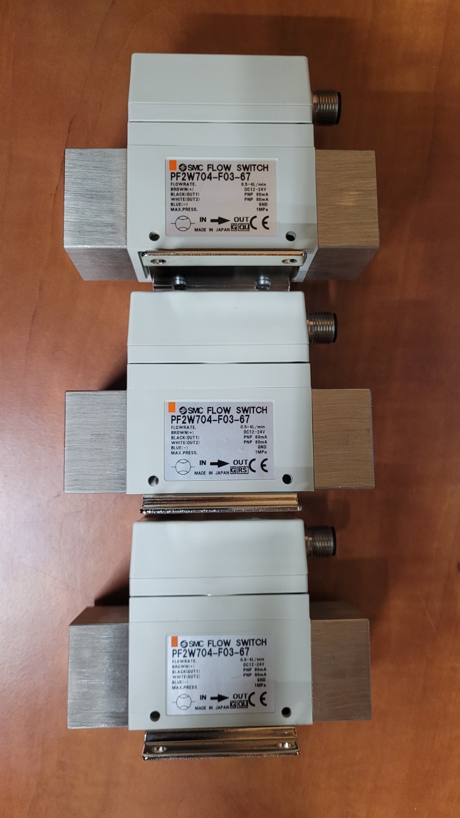 SMC PF2W704-F03-67 digital flow switch / flow switch