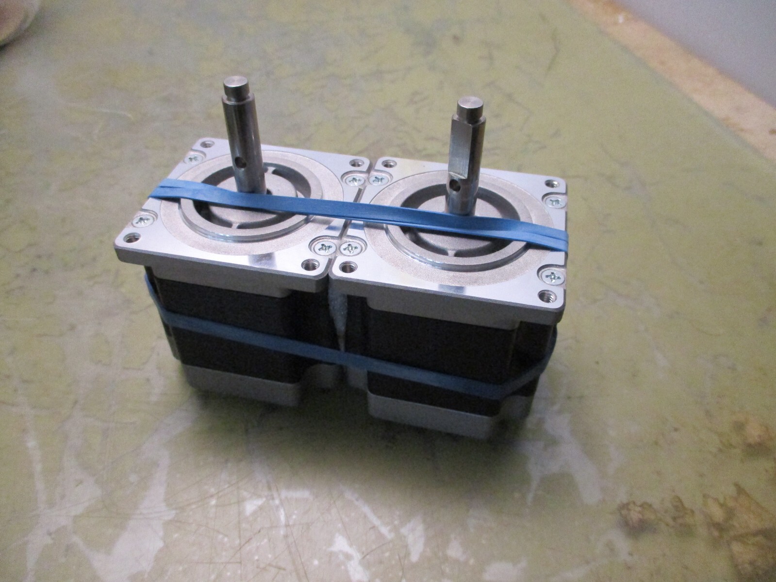 Lot of 2 Moons' high torque stepping motors ML23HS8P4150-101 Nema23 1.8°[5*M-23]