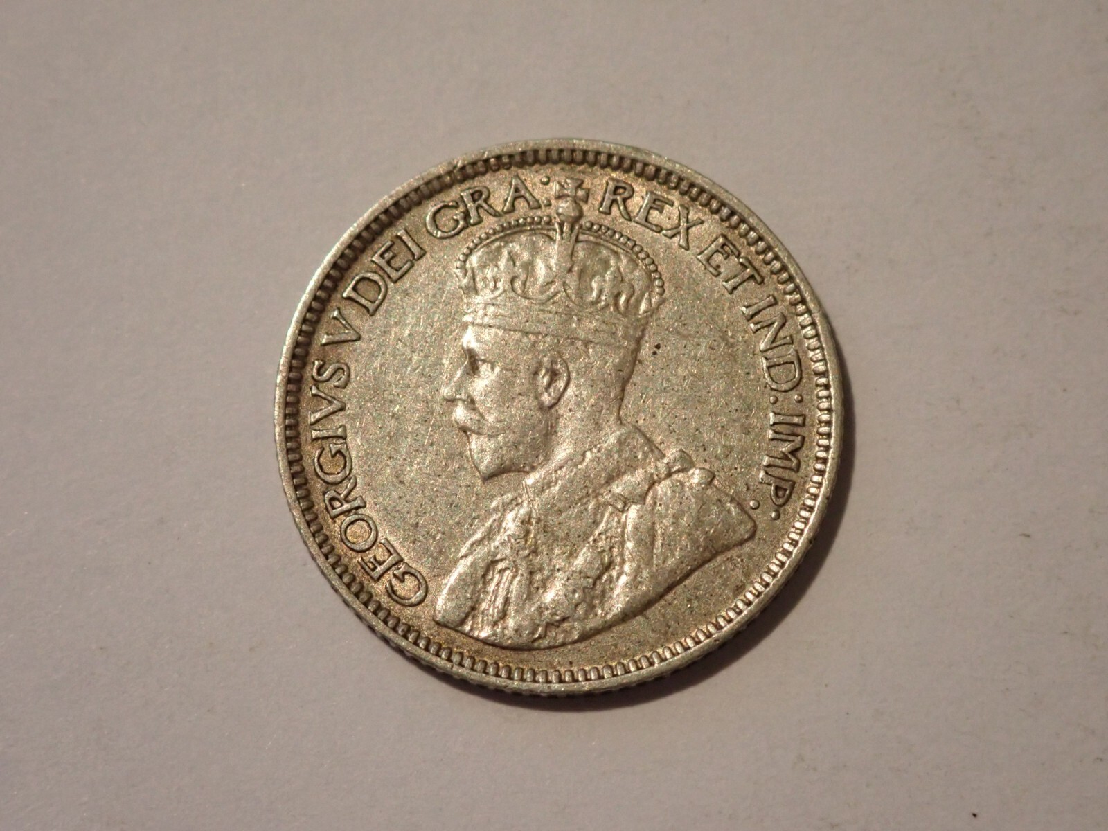 1917 CANADA SILVER 10 CENTS in VERY NICE COLLECTABLE CONDITION