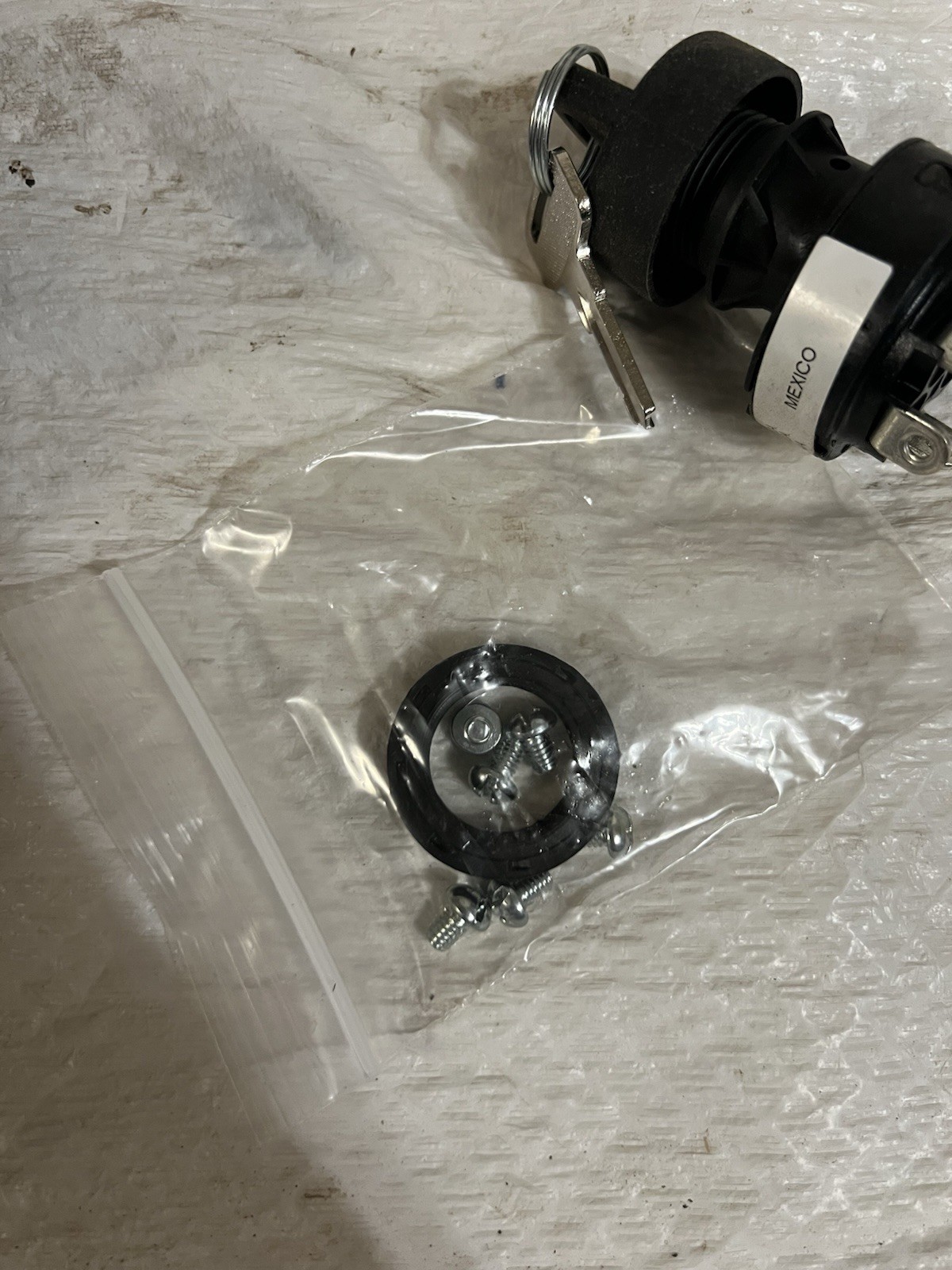 Total Source Genie 96008GT 3 Position Key Switch New In Box