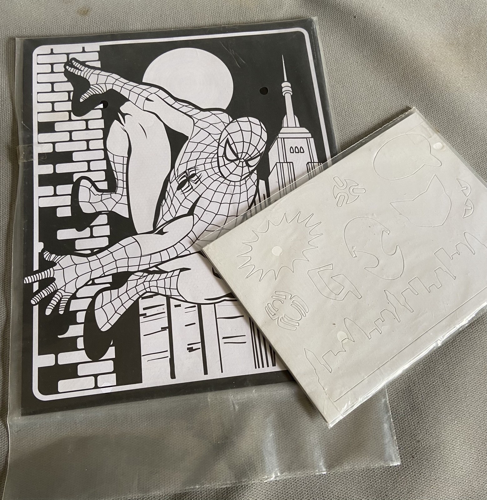 Spiderman activity kit-10 coloring/drawing sheets, 5 stencil sheets, Marvel 2009