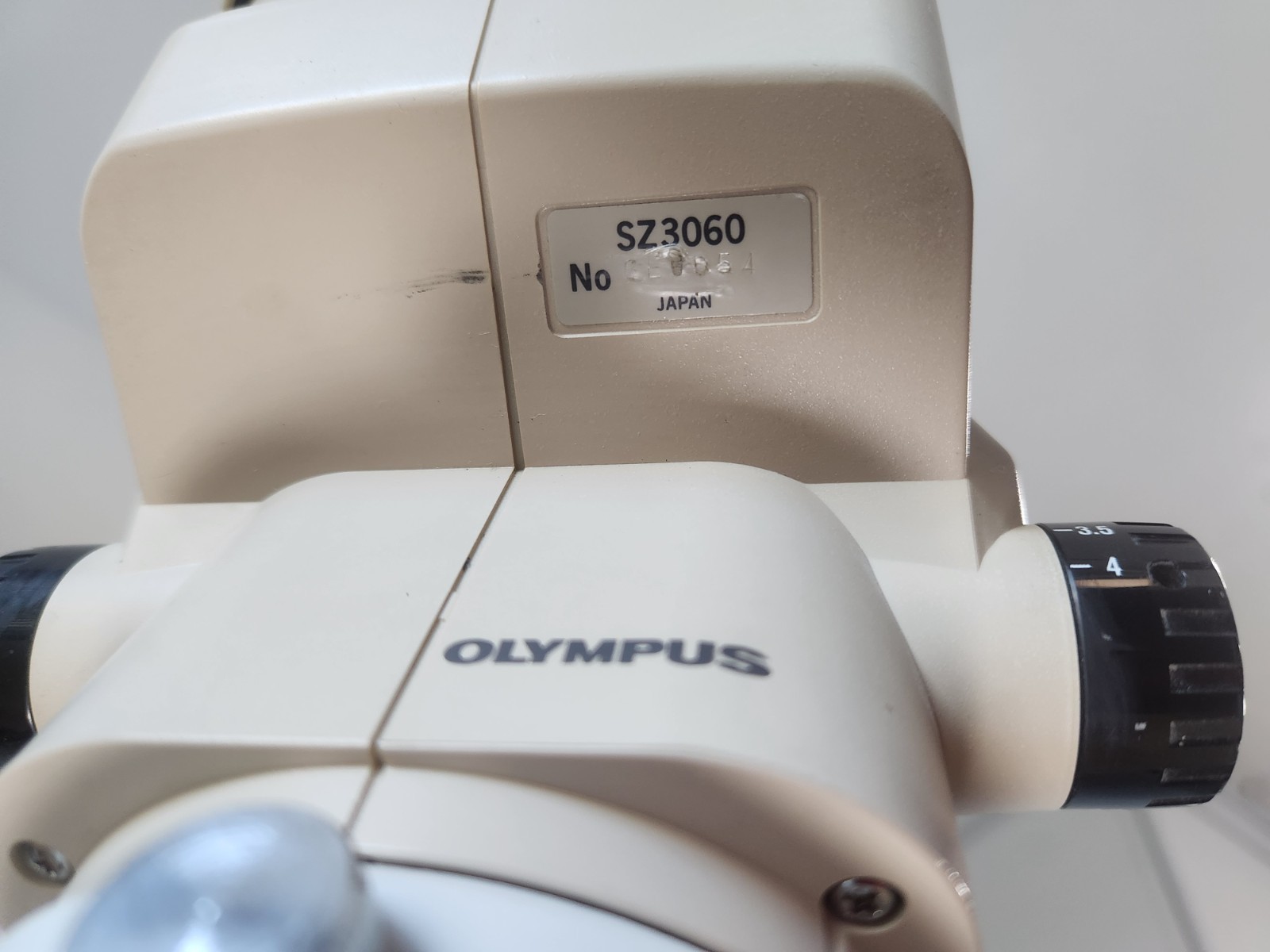 Nikon C-LEDS Microscope Stand With Olympus SZ3060 Stereo Microscope