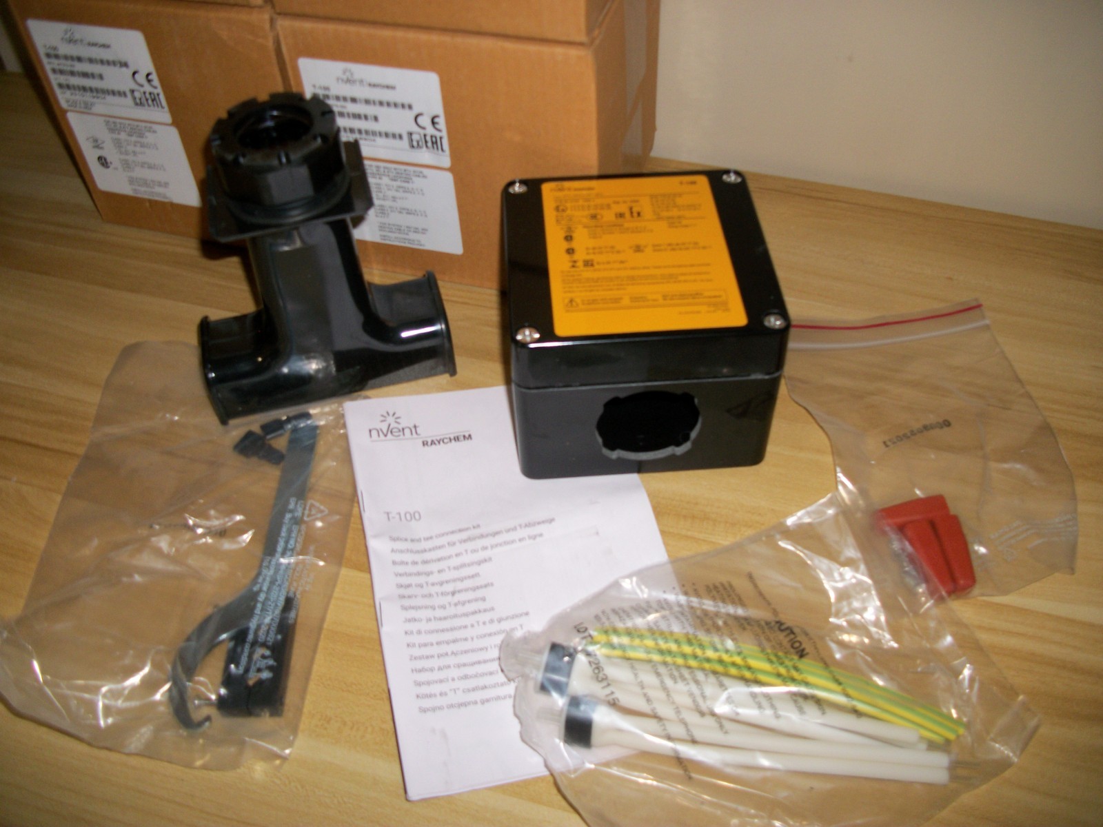 BRAND NEW IN  BOX  NVENT T-100 / T100  SPLICE AND TEE KIT FOR HEATING CABLE