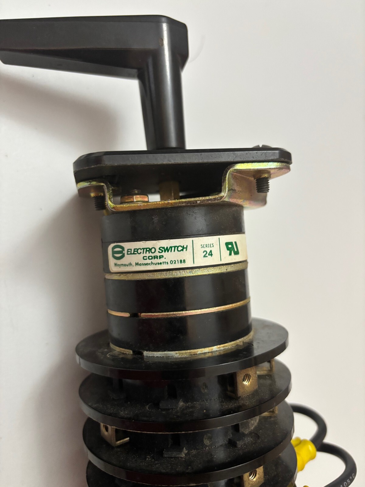 ELECTRO SWITCH CORP. Control Switch, Series 24, Cat No. 74208ML