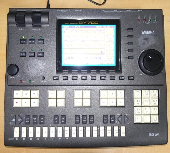 YAMAHA QY700 MIDI Sequencer Samplers Music Digital Rhythm Tested Working Japan