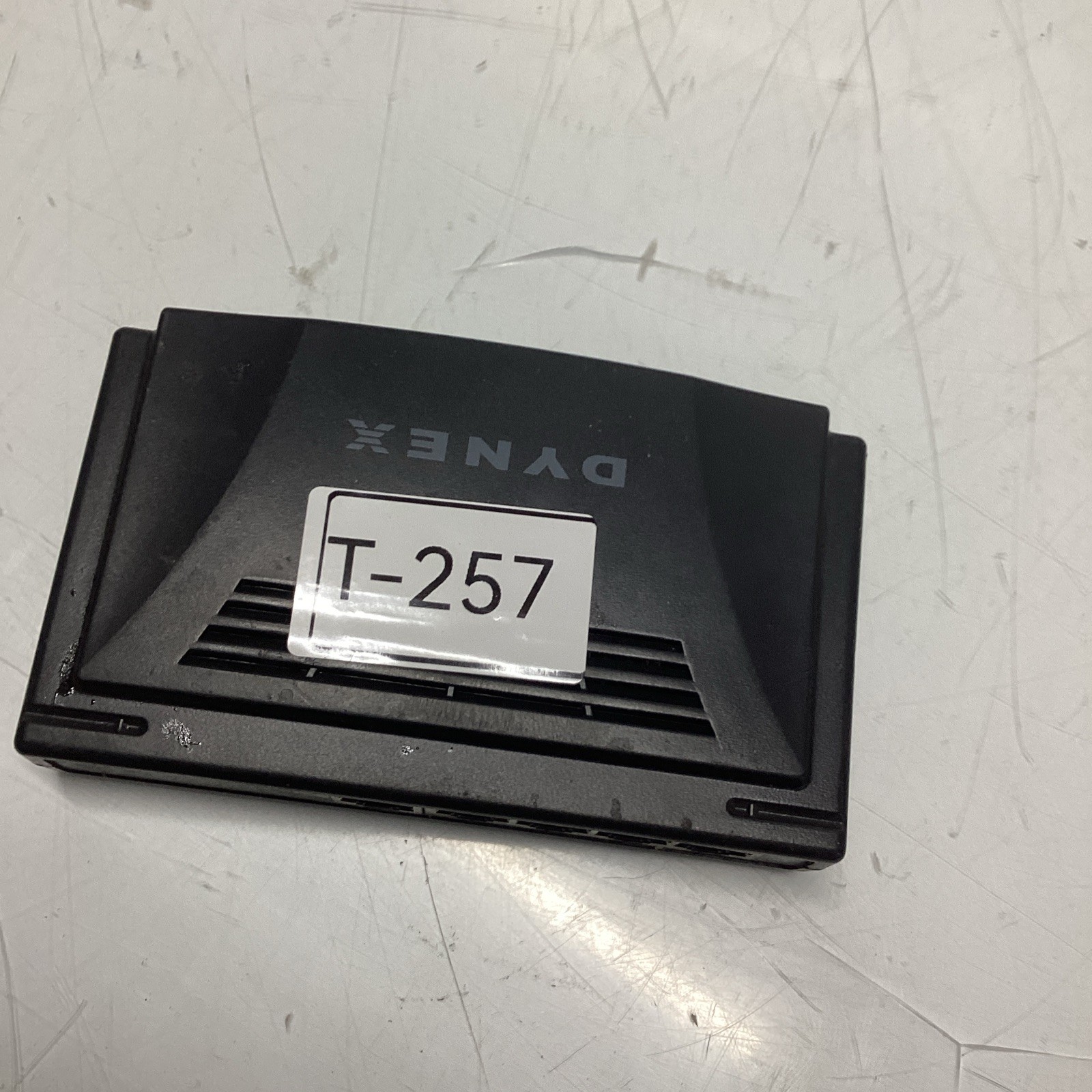 DYNEX DX-ESW5 10/100M FAST 5-PORT ETHERNET SWITCH  T-257