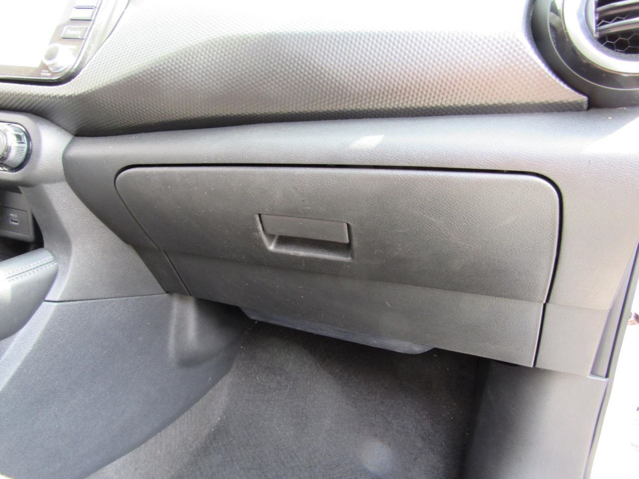 KICKS     2021 Glove Box 1031098