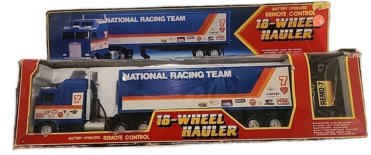 Battery Operated Remote Control 18-Wheel Hauler [117]