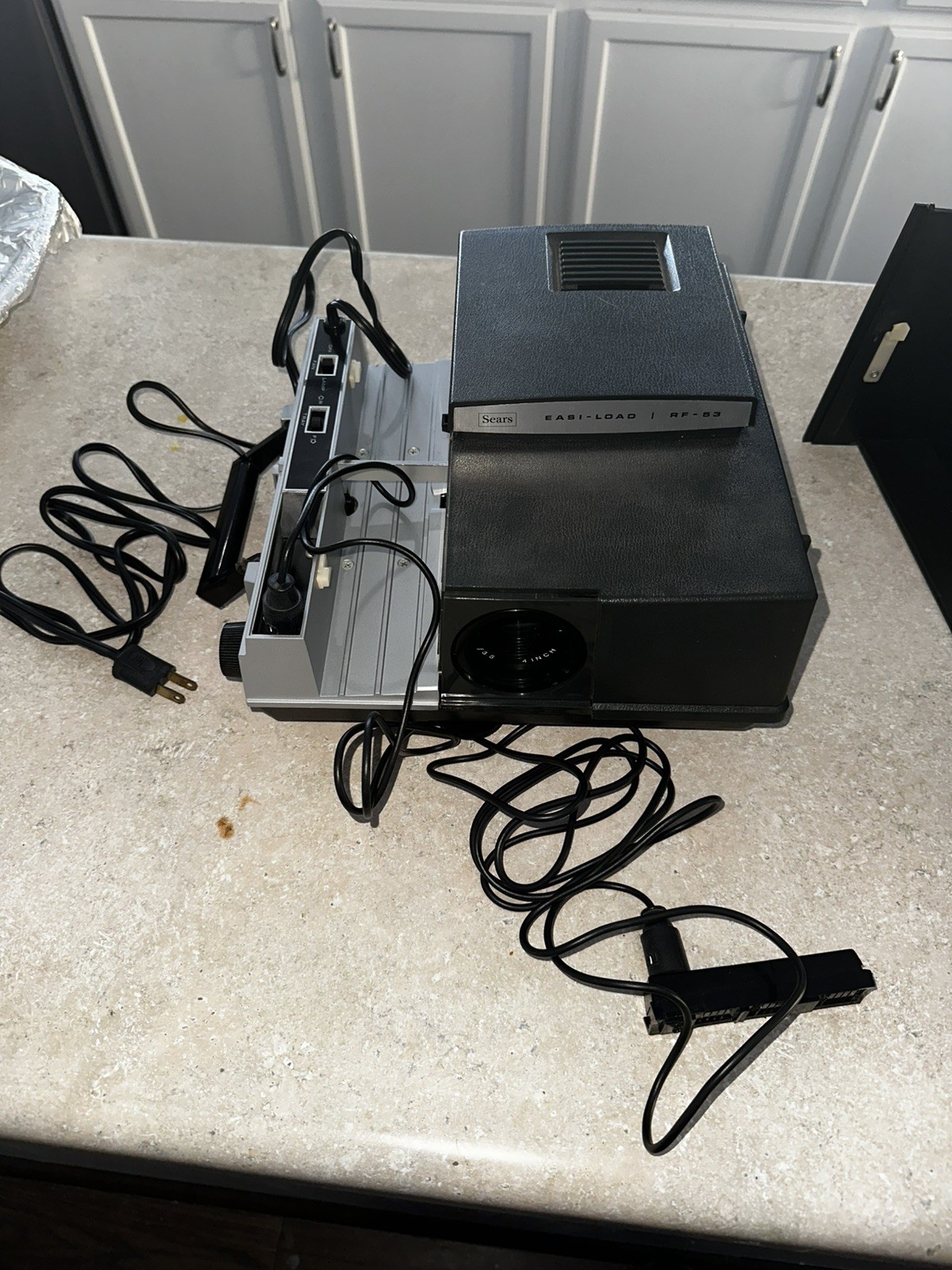 VTG SEARS EASI-LOAD RF-53 PROJECTOR FOR 2X2 SLIDES - REMOTE INCLUDED. No Bulb.